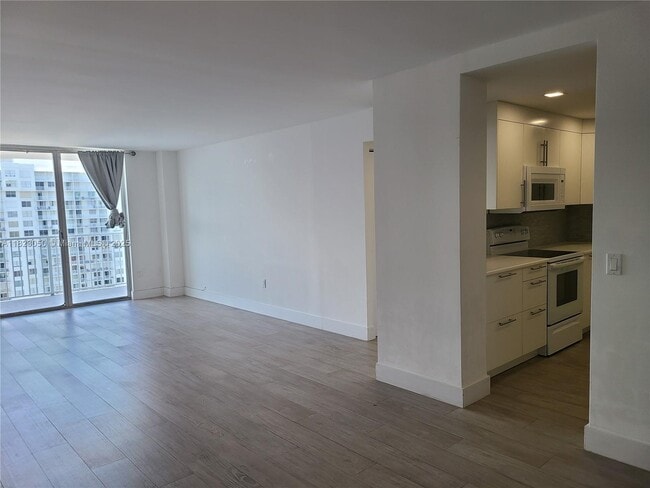 2851 NE 183rd St, Unit 1812E in Aventura, FL - Building Photo - Building Photo