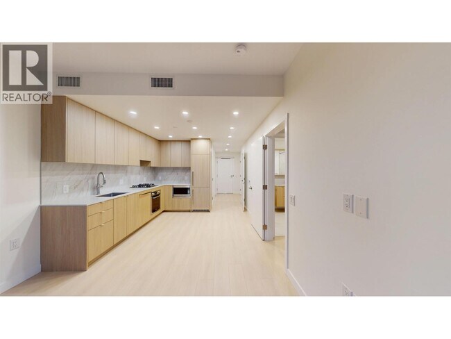 626 Claremont St in Coquitlam, BC - Building Photo - Building Photo