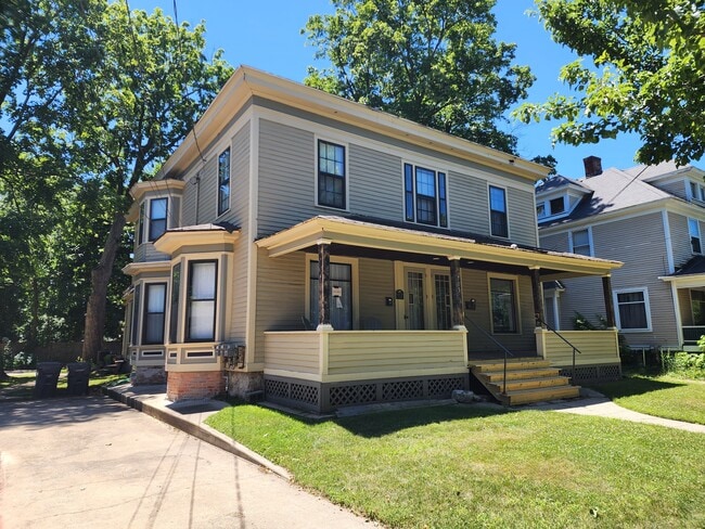 property at 715 W Lovell St