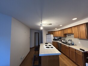2111 Waverly Pl N in Seattle, WA - Building Photo - Building Photo