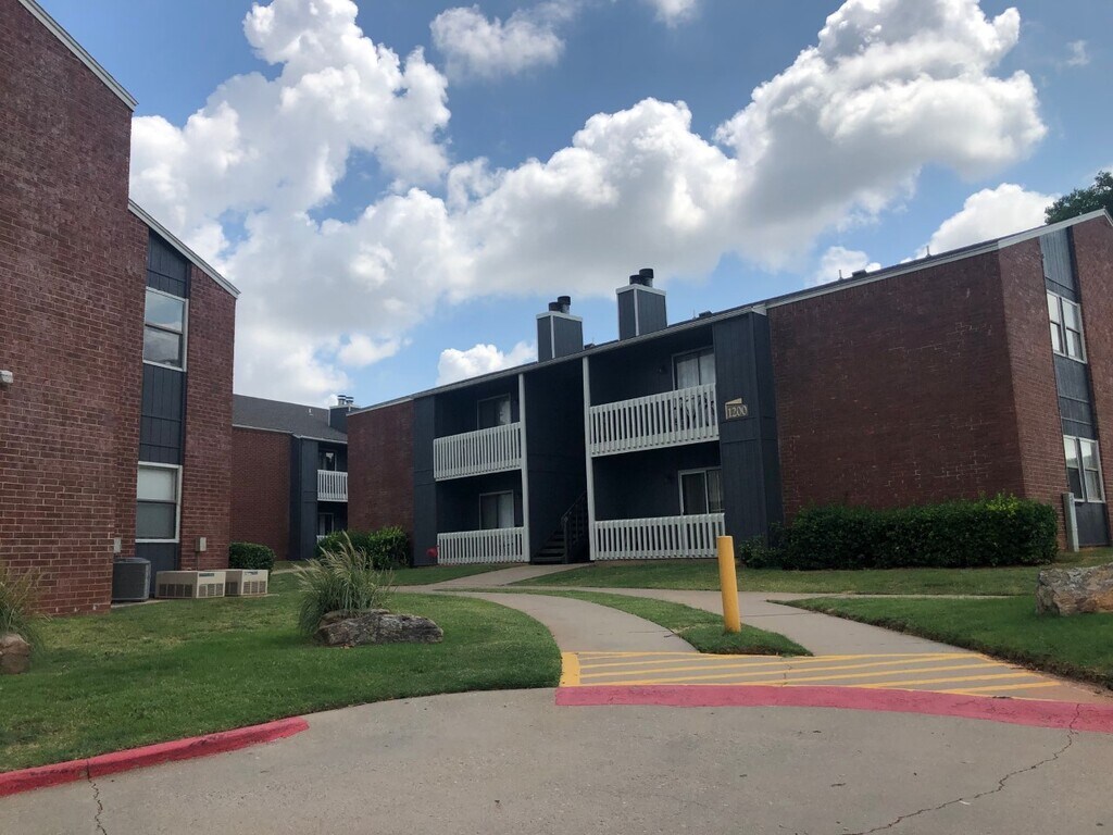 Eastlake Village Apartments Oklahoma City, OK Apartments