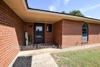 1208 Cathy Ln in Midwest City, OK - Building Photo - Building Photo