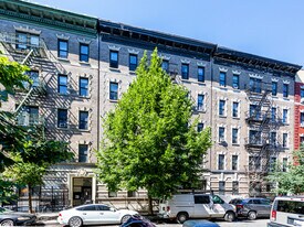 522 W 151st St in New York, NY - Building Photo