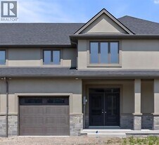 106 Reed St in Essex, ON - Building Photo