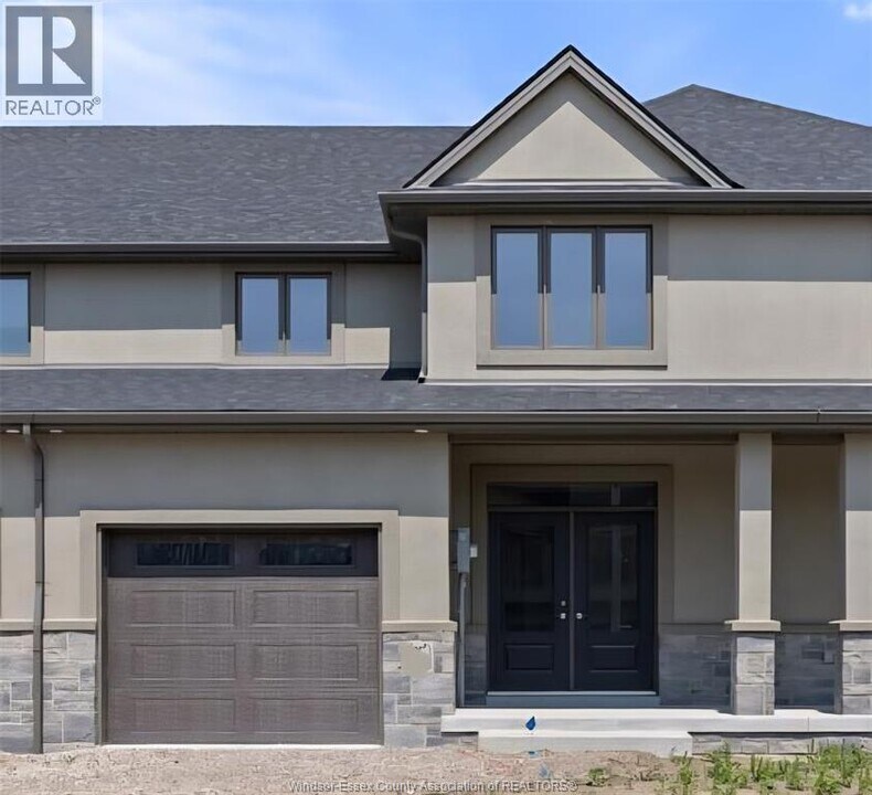 106 Reed St in Essex, ON - Building Photo