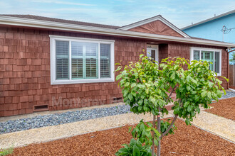 1206 Luxton St in Seaside, CA - Foto de edificio - Building Photo