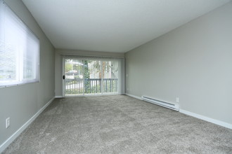 Crestwood Apartments in Kenmore, WA - Building Photo - Interior Photo