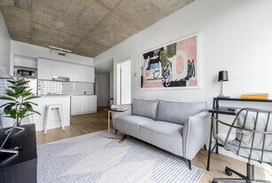 1555 Boul. René-Lévesque O in Montréal, QC - Building Photo