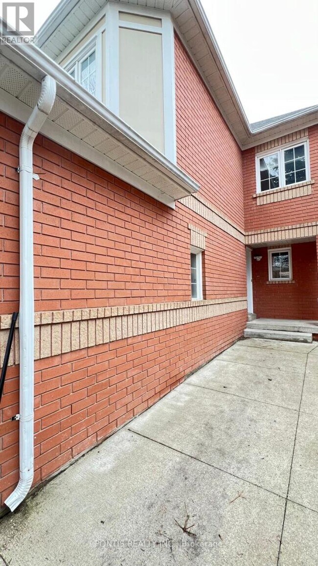 33 Clover Bloom Rd in Brampton, ON - Building Photo - Building Photo