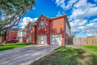 23118 N Waterlake Dr in Richmond, TX - Building Photo - Building Photo