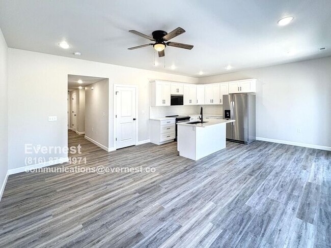 351 SE 70 Rd in Warrensburg, MO - Building Photo - Building Photo
