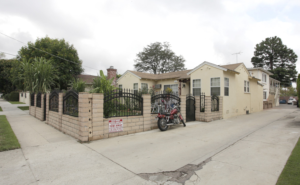 10829-10831 Bloomfield St in North Hollywood, CA - Foto de edificio