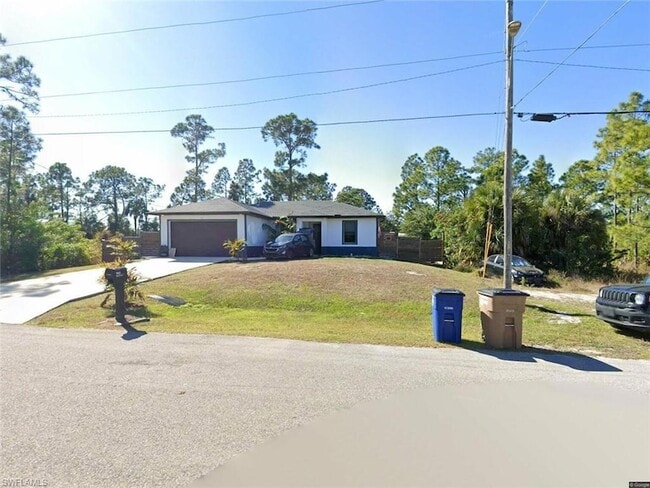 912 Ossie Ave in Lehigh Acres, FL - Building Photo - Building Photo