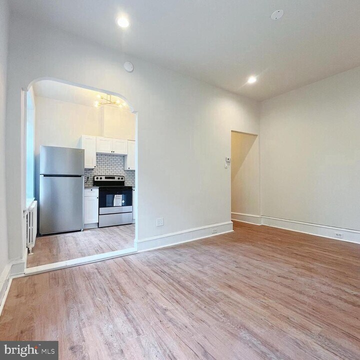 408 W Olney Ave in Philadelphia, PA - Building Photo