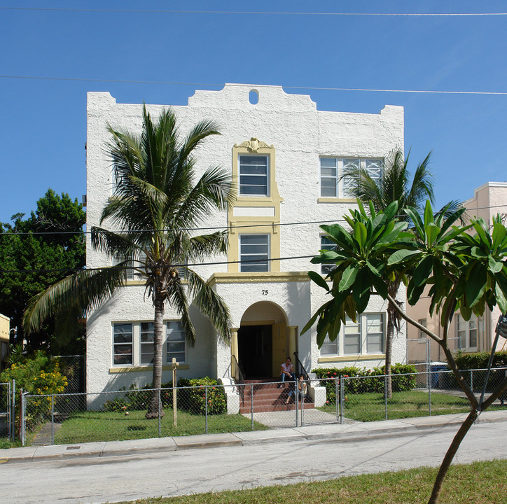 75 Glen Royal Pky in Miami, FL - Foto de edificio