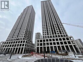 30 Elm Dr W in Mississauga, ON - Building Photo
