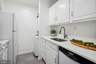 2138 California St NW in Washington, DC - Building Photo - Building Photo