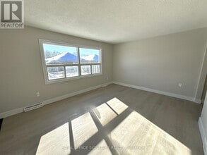 107 Endicott Terrace in Welland, ON - Building Photo - Building Photo