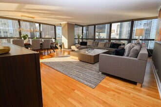 360 E Randolph St in Chicago, IL - Building Photo - Building Photo