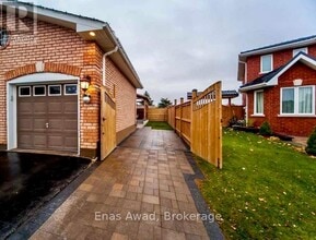 113 Metcalfe Dr in Bradford West Gwillimbury, ON - Building Photo - Building Photo