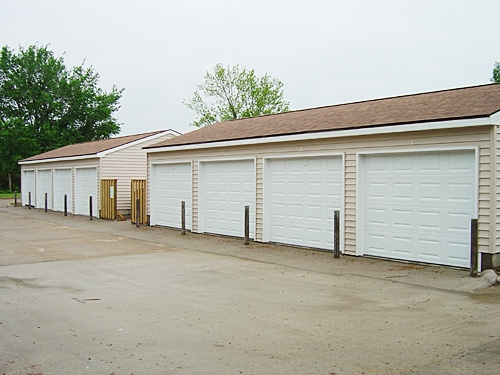 Oakwood Village Apartments in Mount Pleasant, IA - Building Photo - Building Photo