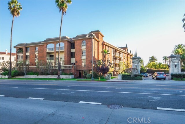 4444 Wilshire Blvd, Unit 204 in Los Angeles, CA - Foto de edificio