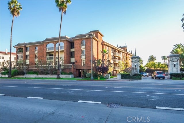 property at 4444 Wilshire Blvd