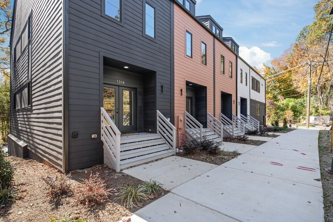 1314 Carolyn Dr in Charlotte, NC - Foto de edificio