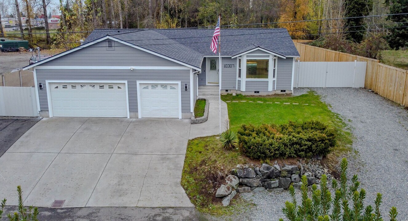 10307 11th St E in Edgewood, WA - Building Photo