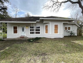 229 E Saunders St in League City, TX - Building Photo - Building Photo