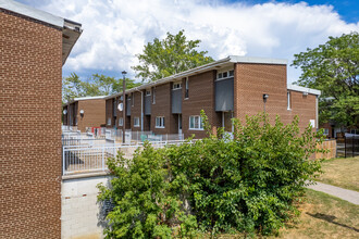 61 Grenoble Dr in Toronto, ON - Building Photo - Building Photo