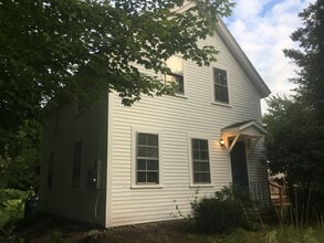 468 Union St in Peterborough, NH - Building Photo - Building Photo
