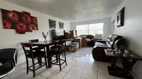 8475 SW 156th Ct in Miami, FL - Foto de edificio - Building Photo