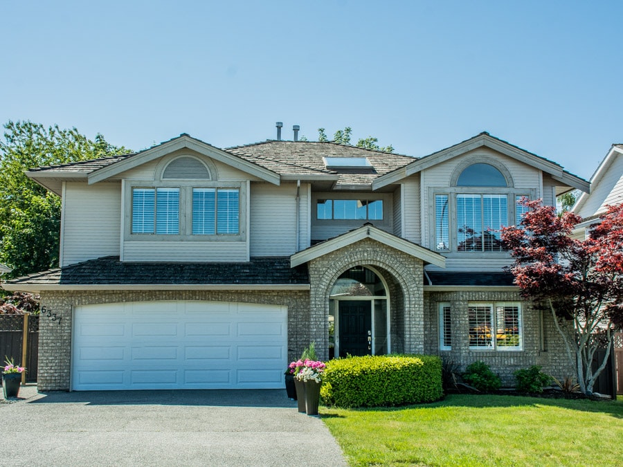 6337 Lasalle Rd in Nanaimo, BC - Building Photo