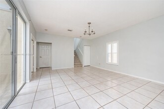 1571 Seagrape Way in Hollywood, FL - Building Photo - Building Photo