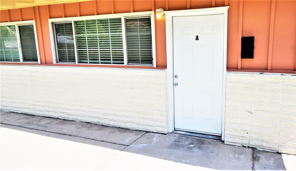 223 E Birch St in Calexico, CA - Building Photo