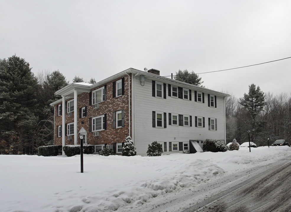 97 Center Rd in Shirley, MA - Foto de edificio