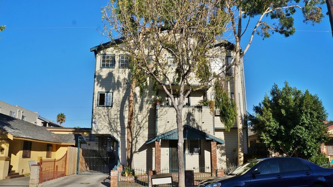 910 Gaviota Ave in Long Beach, CA - Foto de edificio - Building Photo
