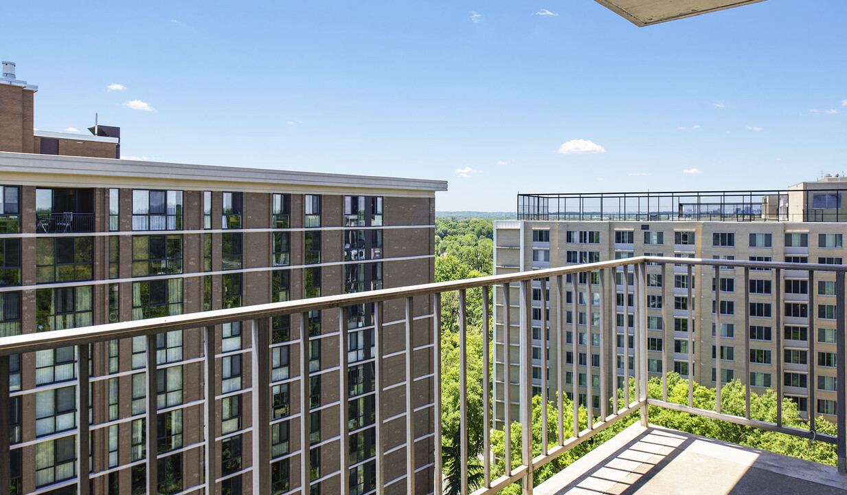 North Park in Chevy Chase, MD - Foto de edificio