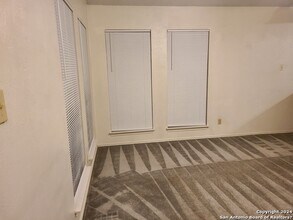 620 Fern Meadow Dr in Universal City, TX - Building Photo - Building Photo