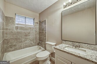 642 Simone Way in Stone Mountain, GA - Building Photo - Building Photo