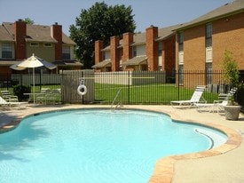 Plantation West in Hurst, TX - Building Photo