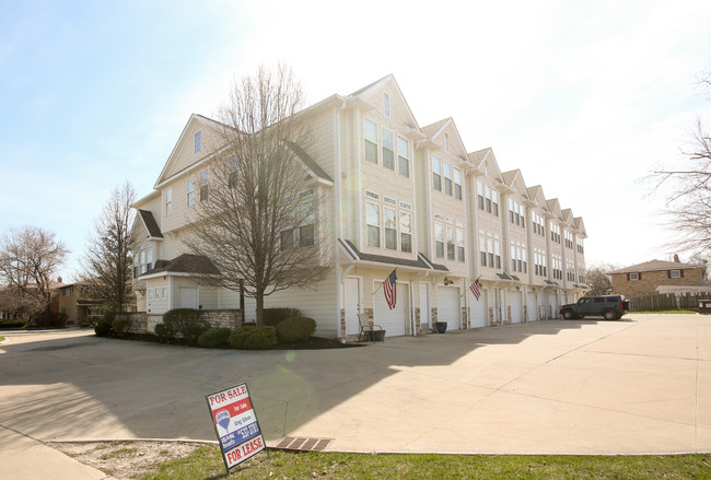 30056 Euclid Ave in Wickliffe, OH - Building Photo - Building Photo