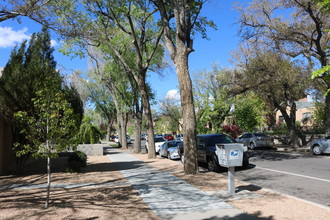 219 Walter St NE in Albuquerque, NM - Foto de edificio - Building Photo