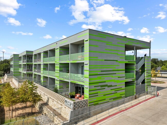 4004 Banister Ln in Austin, TX - Foto de edificio - Building Photo