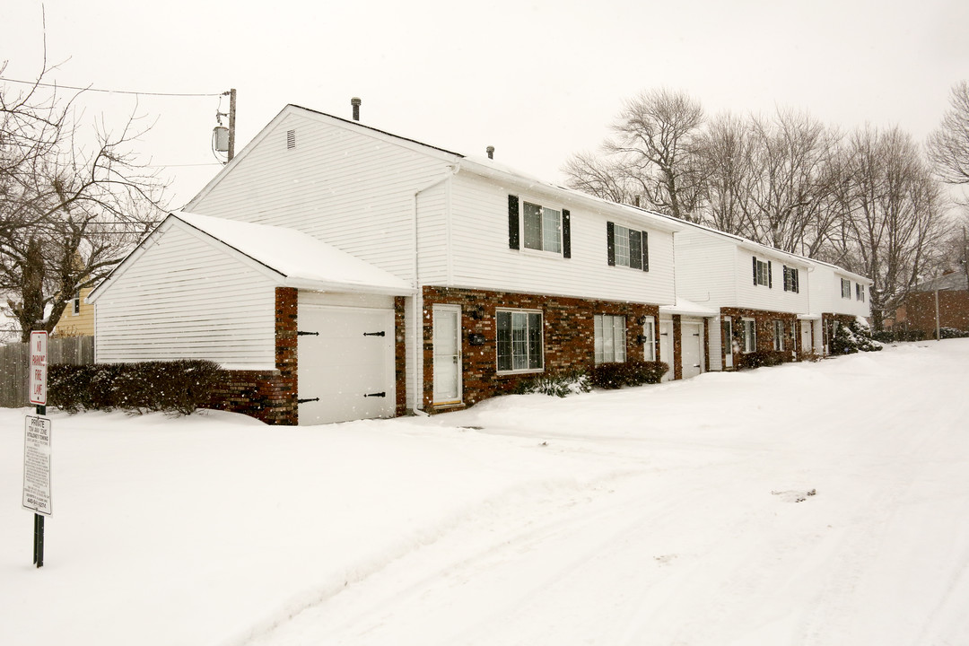 Hart Lawn in Mentor, OH - Foto de edificio