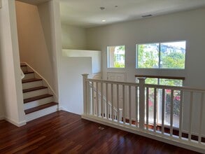 180 Oberg Ct in Mountain View, CA - Building Photo - Building Photo