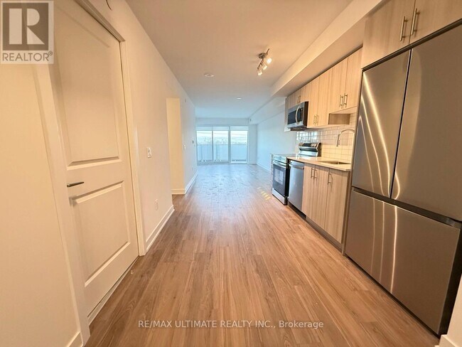 1010 Sandy Beach Rd in Pickering, ON - Building Photo - Building Photo