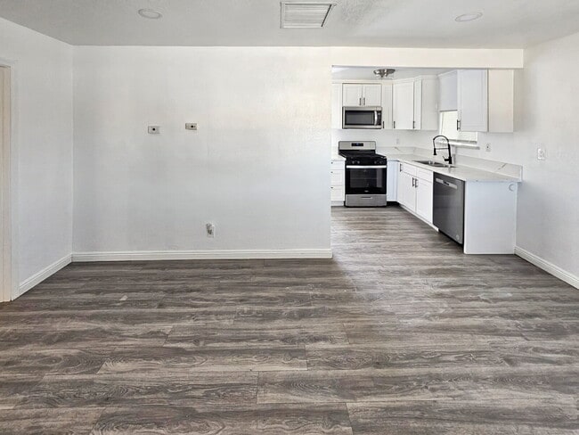 327 W Haloid Ave in Ridgecrest, CA - Building Photo - Building Photo