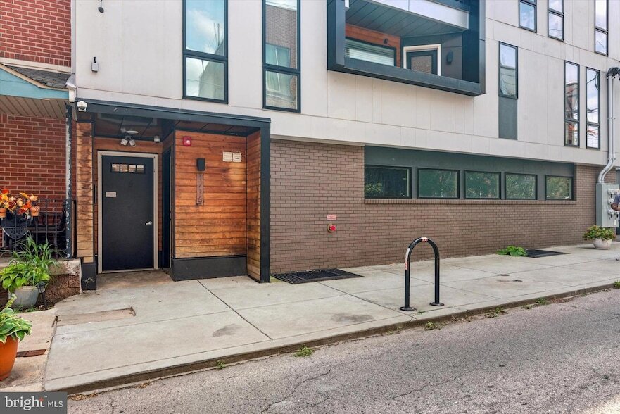 1716 Cambridge St, Unit 2 in Philadelphia, PA - Building Photo